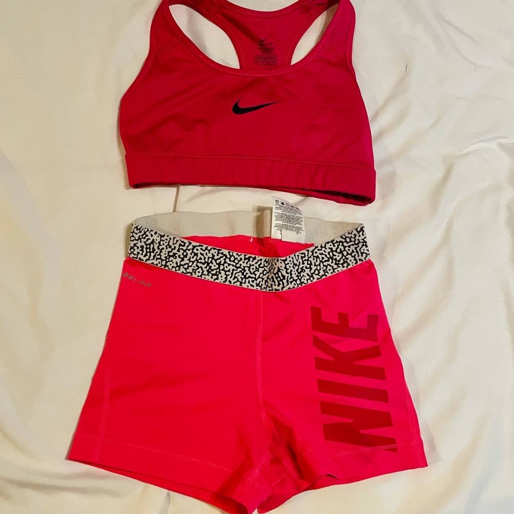 Nike Pro Set size XS previously loved but tons of life left. Smoke free home.